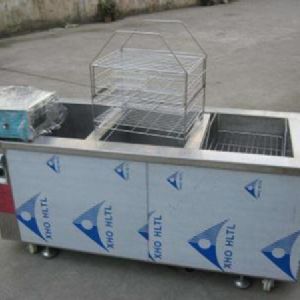 汽車(chē)零部件生產(chǎn)用超聲波清洗機(jī)